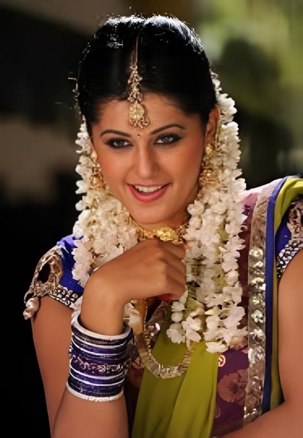 Taapsee Pannu`s captivating still from Jhummandi Naadam (2010)